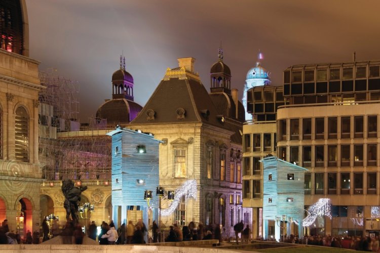 La Fête des Lumières place de la Comédie - © JakezC - iStockphoto.com