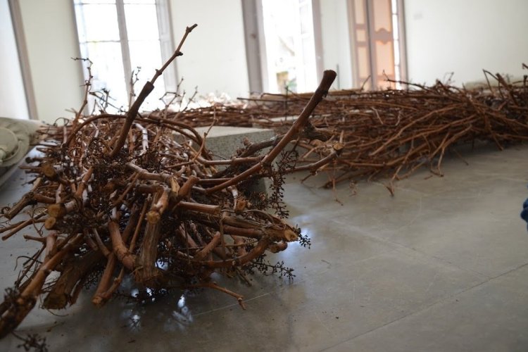 - © Mario MERZ , Une Ouvrée, une mesure de terre qui donne un portrait bien terrestre,1986