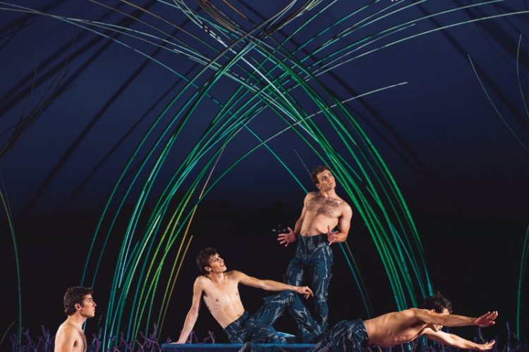 - © Cirque du Soleil