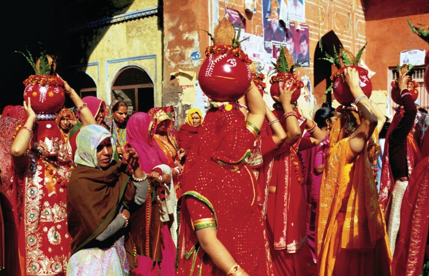 Femmes en costume rajasthani à Jaïpur. - © Alamer - Iconotec