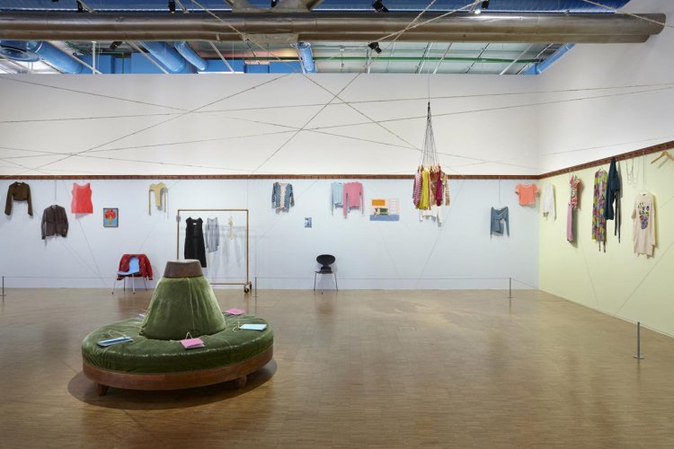 Euqinimod & costumes, 2014, installation view - © Grégoire Vieille / Adagp, Paris 2015