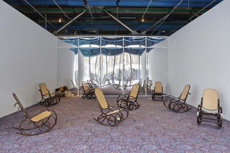 Nos années 70 (chambre), 1992, installation view - © Grégoire Vieille / Adagp, Paris 2015