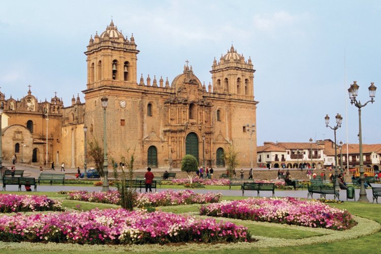 Plaza de Armas à Cusco, la cathédrale. - © Author's Image