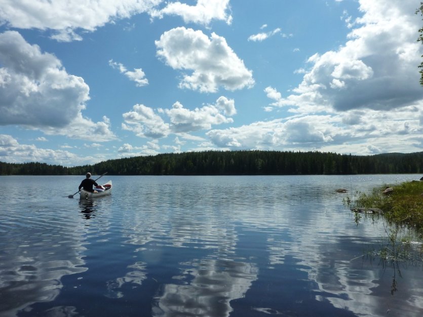 sortie canoë dans une nature intacte - © Camille ESMIEU