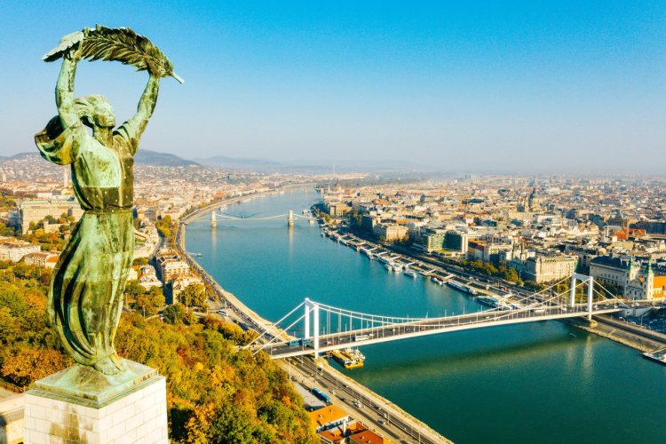 La statue de la Liberté sur la citadelle - © hbpro - Shutterstock.com