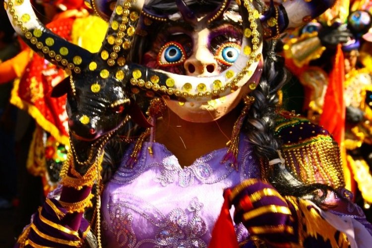 Un masque de diablesse - © Julie OLAGNOL
