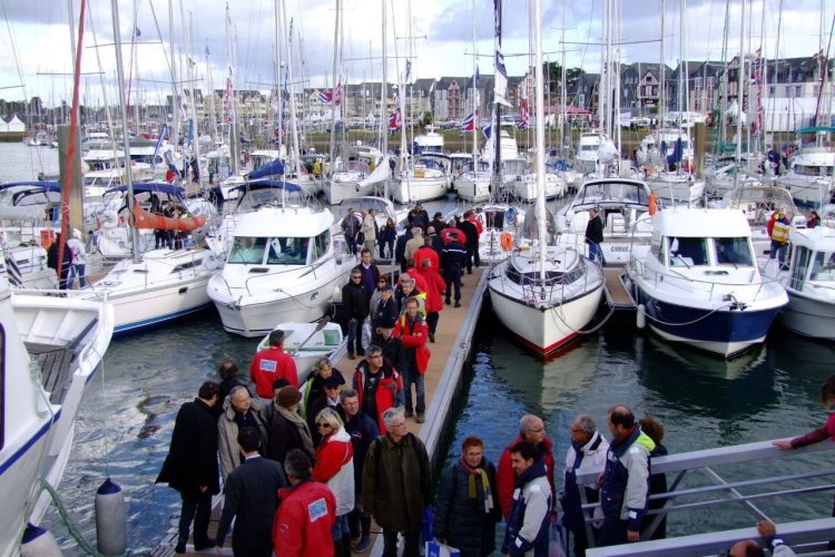 Professionnels et amateurs se rencontrent sur les pontons du Port du Crouesty. - © Le Mille Sabords - V.Perrodo.