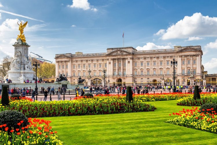 Buckingham Palace - © DaLiu