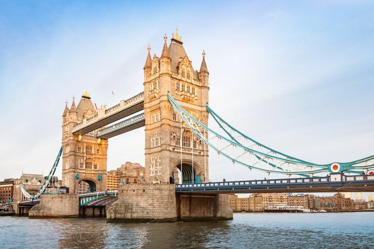 Tower Bridge - © Mlenny