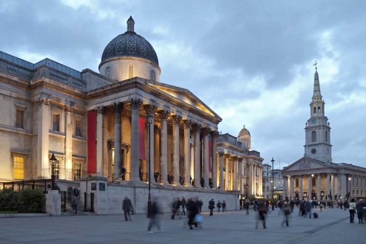 National Gallery et St Martin's-in-the-Fields - © stockcam