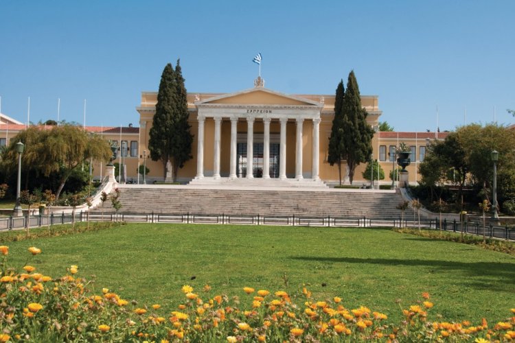 Le jardin national d'Athènes offre une belle vue sur le Zappéion. - © Alce - Fotolia