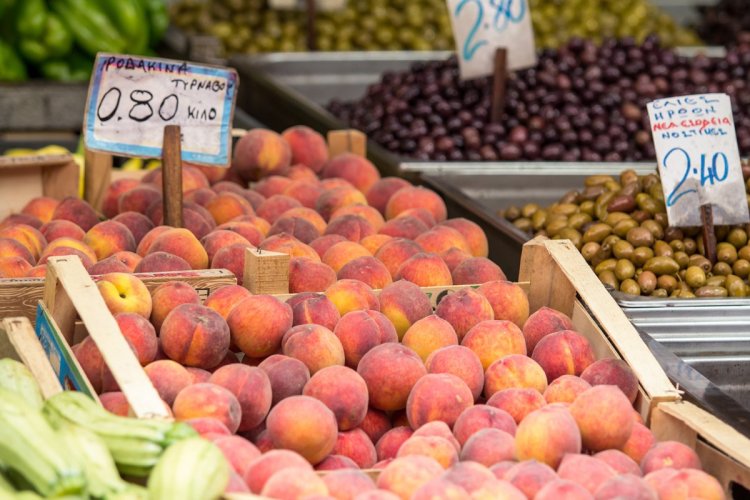 Sur un marché d'Athènes. - © D.Bond - Shutterstock.com.