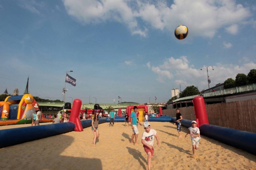 Activités sportives sur la plage de Rouen sur mer. - © Barbara Cabot - Rouen-mecenat.fr