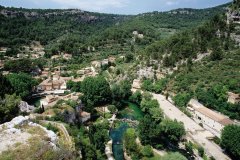 Vue générale de Fontaine de Vaucluse (© Irène ALASTRUEY - Author's Image)