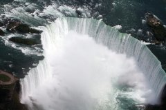 Le survol en hélicoptère est absolument fascinant.