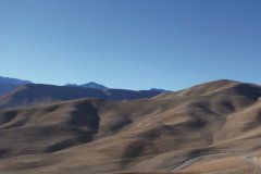 Sur la route, entre Bamiyan et Band-Amir, un désert à perte de vue.