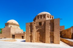 PRISON D'ALEXANDRE ET MAUSOLÉE DES DOUZE IMAMS (BOQE-YE DAVAZDE EMAM)