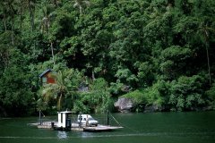 Ferry permettant de traversant une rivière de la côte Est. (© Author's Image)