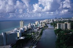 Vue aérienne de Miami Beach. (© Tom Pepeira- Iconotec)