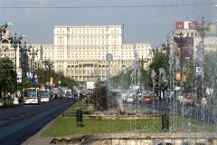 Boulevard Unirii, palais du Parlement.