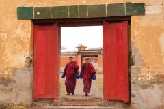 Deux moines au monastère d'Amarbayasgalant. (© Maxence Gorréguès)