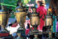 Samovars au marché aux puces d'Erevan.