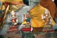 Petites figurines déposées comme offrandes dans un temple d'Ayutthaya. (© Yukiko Yamanote - Iconotec)