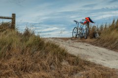 Deux vélos près du Mont-Saint-Michel. (© Irina Crick - Shutterstock.com)