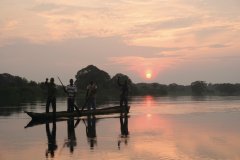 Pêcheurs sur l'Alima, affluent du Congo qu'avait descendu Pierre Savorgnan de Brazza.