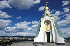 Chapelle dominant le centre-ville
