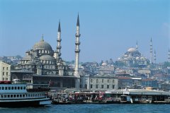 Vue d'ensemble de la cité, quai d'Eminönü. (© Ali IZMIR - Iconotec)