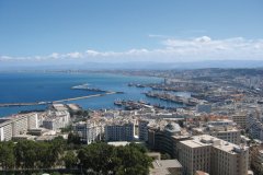 Vue sur la ville et sur le port d'Alger.