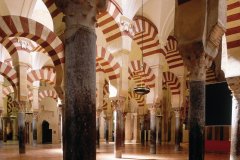 Arcades intérieures de la Mezquita.