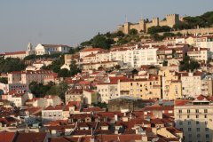 Vue sur l'Alfama et le Castelo São Jorge. (© Stéphan SZEREMETA)