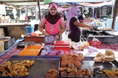 Vendeuses sur le marché alimentaire de Serian