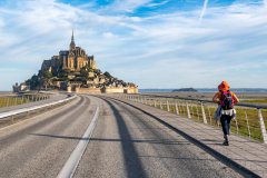 Randonnée vers le Mont-Saint-Michel. (© Satur - Shutterstock.com)