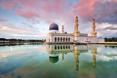 Vue générale de la mosquée de la ville de Kota Kinabalu.