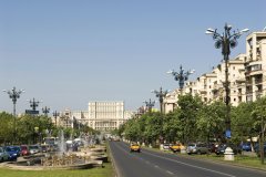 Boulevard Unirii, palais du Parlement.