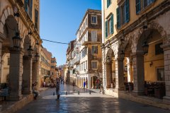 Balade dans les rues de Corfou Chora.