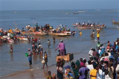 Retour des pêcheurs à Mbour.