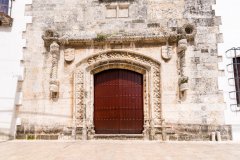 Porte de Casa del Cordon.