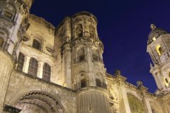 Cathédrale de Málaga (La Manquita) de nuit.