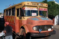 Bus reliant Paraguarí - Villarica avec quelques escales.