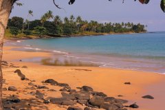 Plage de sable doré, Nord de Sao Tomé.