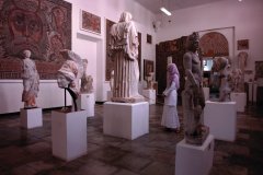 La salle des marbres au Musée national des Antiquités.