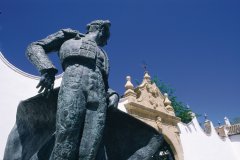 Statue du matador Ordoñez sur la plaza de Toros.