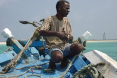 Pêcheur dans l'archipel des Dahlaks.