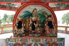 Gardiens barbus d'un temple bouddhiste.