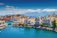 L'activité touristique se concentre autour du lac d'Agios Nikolaos.