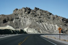 L'US190 conduit à la vallée de la Mort. (© Stéphan SZEREMETA)